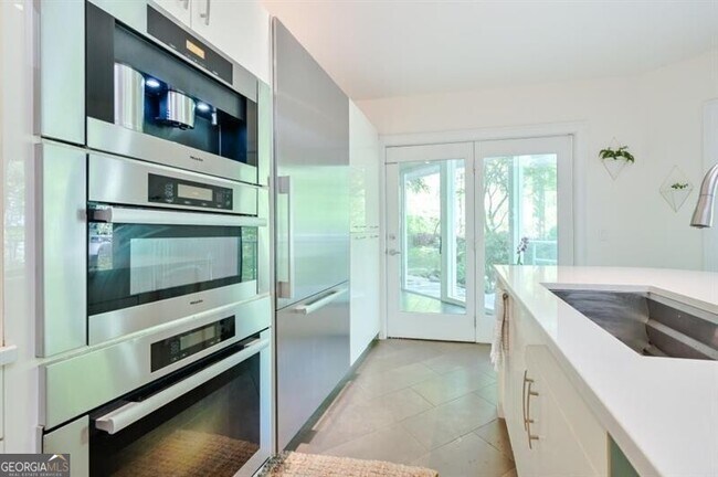 Building Photo - 625 Idlewood Dr NW