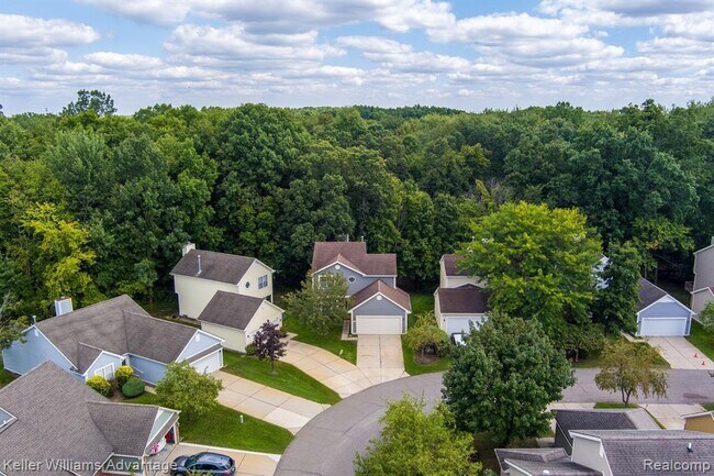 Building Photo - 41498 Cornell Dr