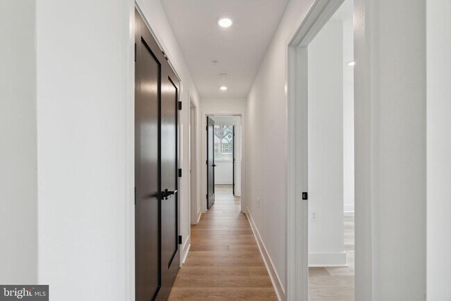 Building Photo - 1419 W Grange Ave