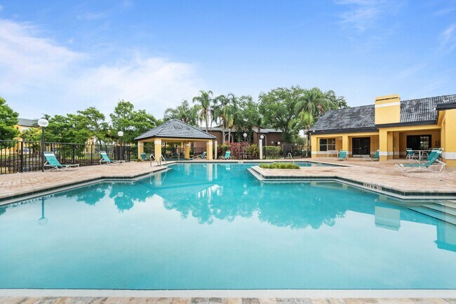 Building Photo - VENETIAN PLACE - 2nd floor • 1 BR 1 Bath -...