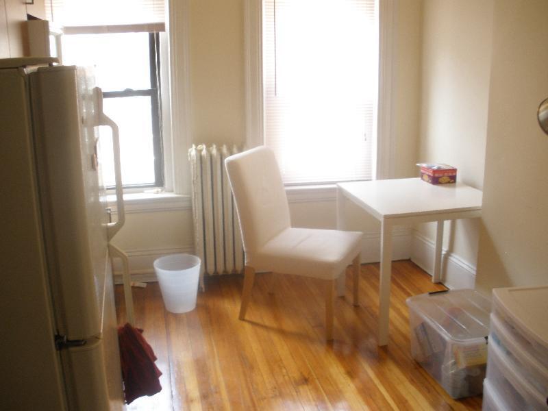 Building Photo - 533 Newbury St