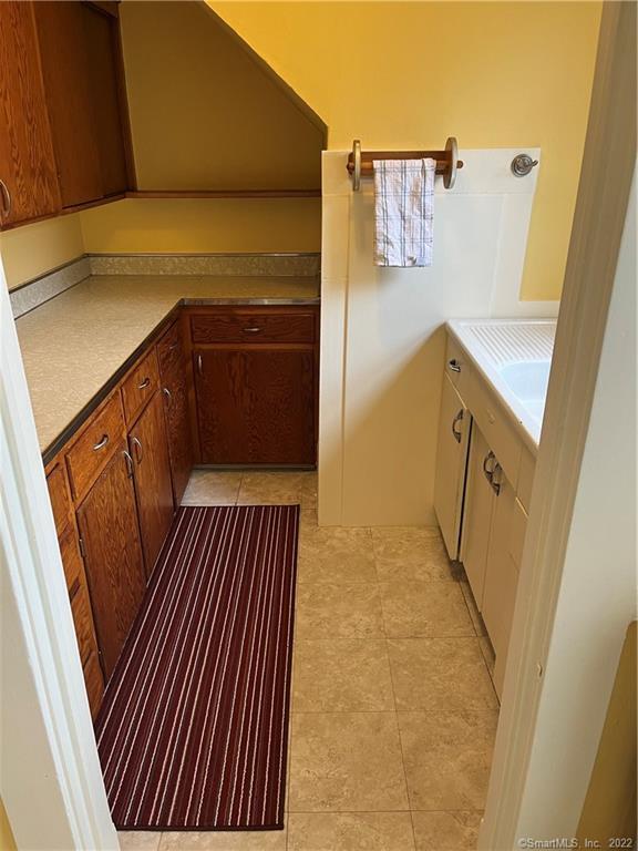 Building Photo - 119 Squire St