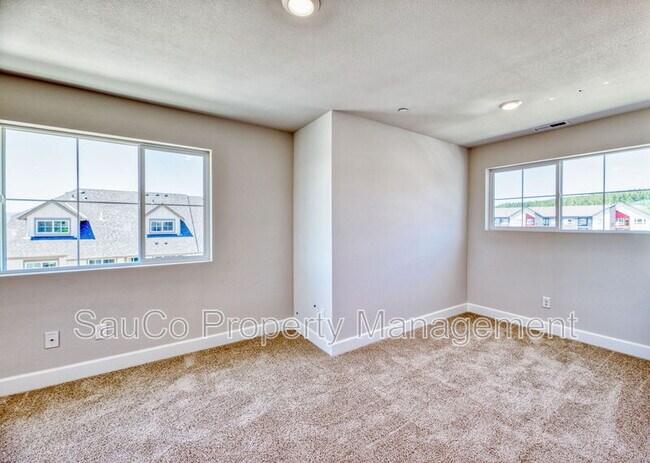 Building Photo - 17071 SW Friendly Ln