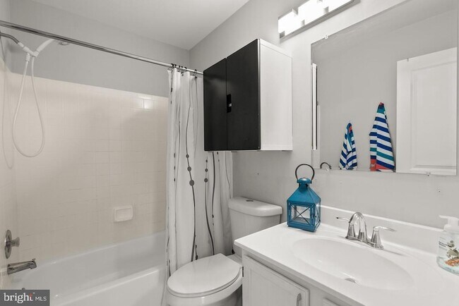 Building Photo - 18005 Sunset Lake Ct