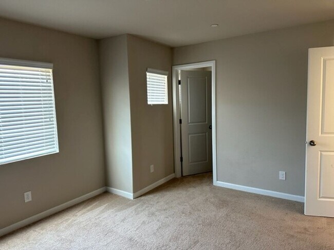 Building Photo - Woodbury Estates