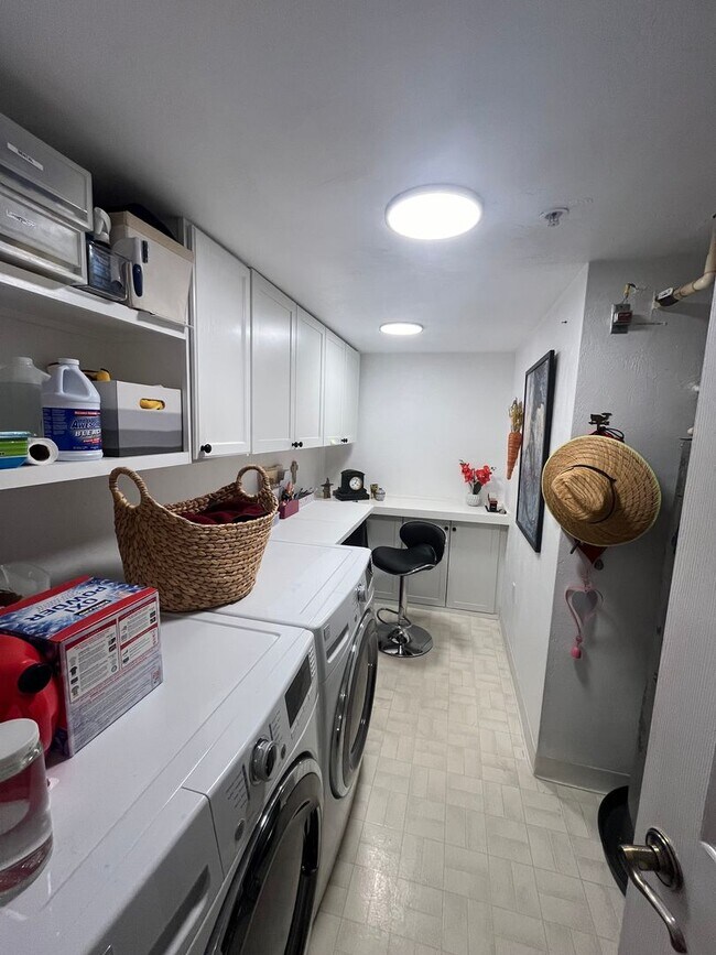 Building Photo - Spacious 1745 sq ft Luxury Furnished Condo at Ormond Heritage – 2BR +, Library/Art Studio, 2.5BA