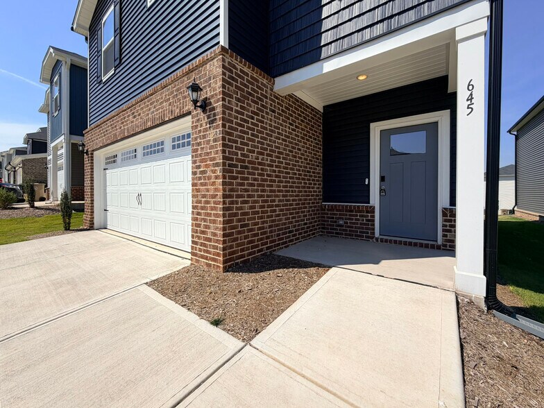 Building Photo - 645 Red River Dr
