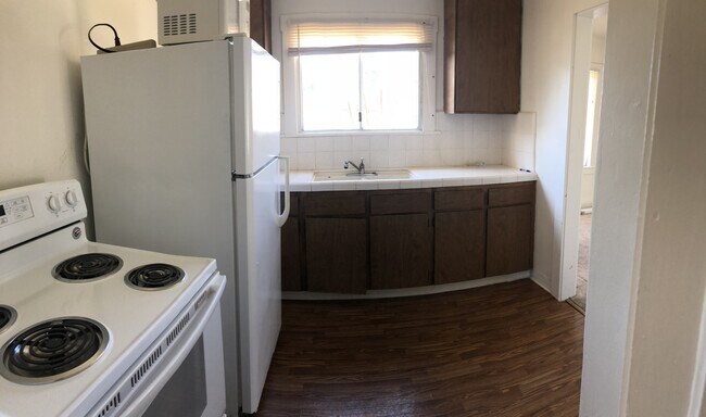 Building Photo - Three bedroom two bath house walking distance to MIIS. DLI and downtown Monterey