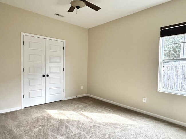 Building Photo - 1205 Peppermint Ct