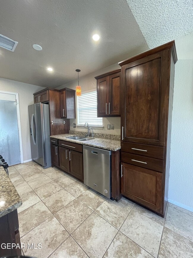 Building Photo - 5432 Thornridge Cir