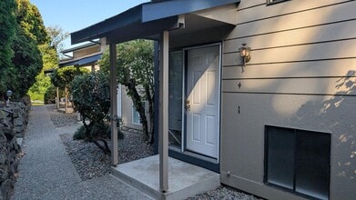 Building Photo - Sinclair-112 #4