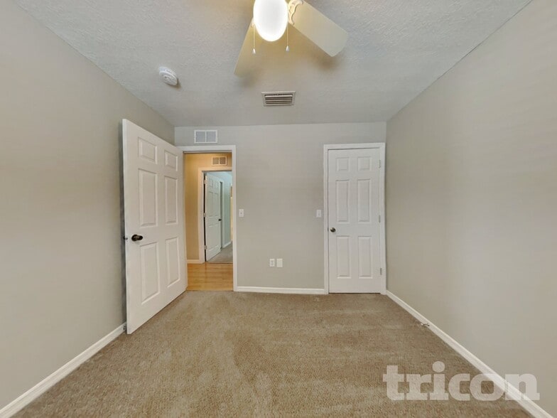 Building Photo - 2835 31st Ave E