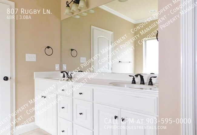 Building Photo - 807 Rugby Ln