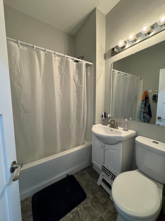 Building Photo - 1924 Banks Ave