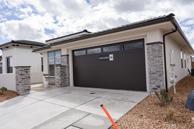 Building Photo - Beautiful New 3 Bedroom Home in Brio