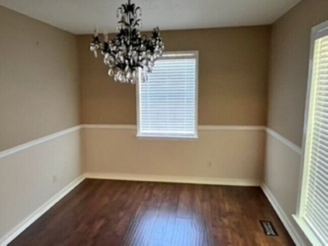 Building Photo - 3 Bedroom, 2 Bath home.