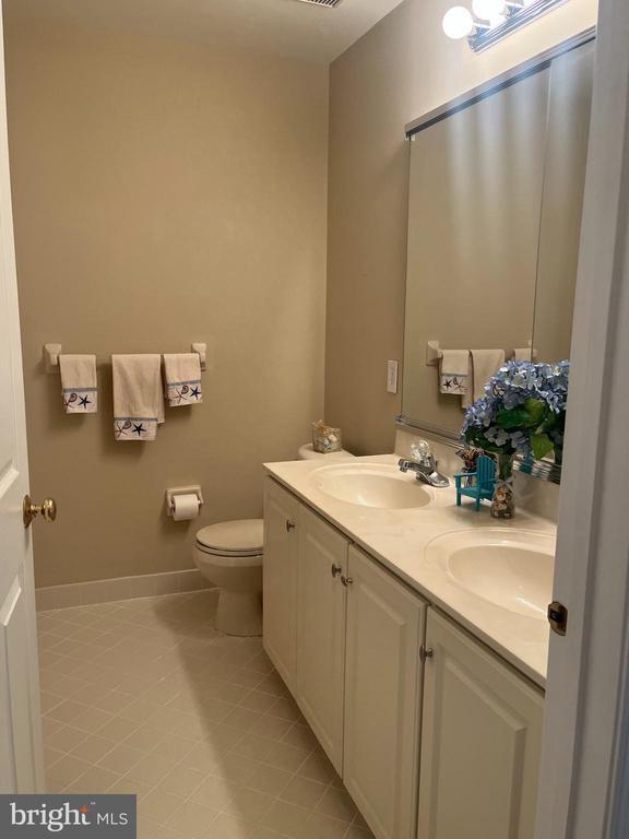 Building Photo - 233 Birchwood Dr