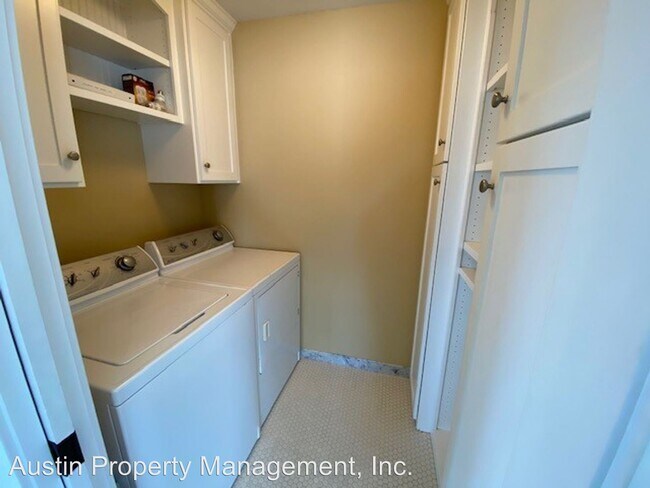 Building Photo - 845 NW Delaware Ave