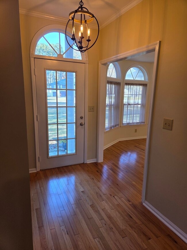 Building Photo - Beautiful 3 bedroom, 2 bath house with one car garage, located on Jonaquins Creek.