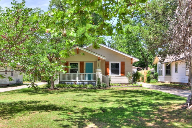 Building Photo - Remodeled Retreat w/ Covered Patio, Front ...