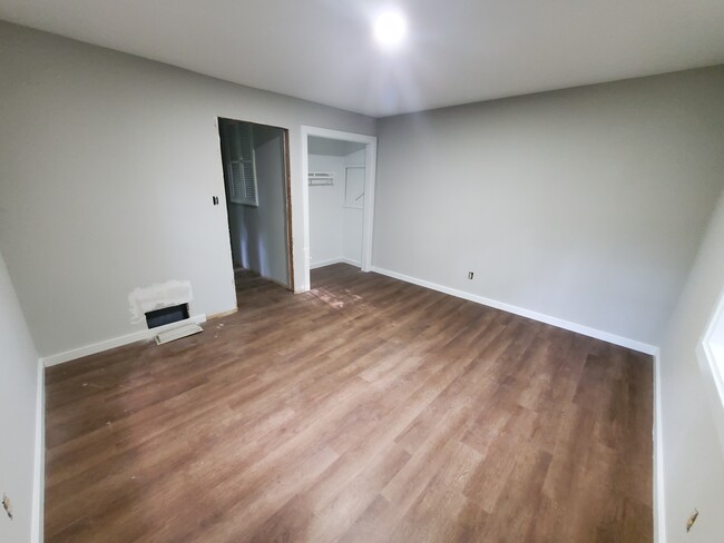 Building Photo - 68 Willow Way