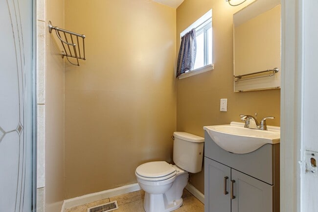 Building Photo - 3 bed 2 bath home for RENT in Stockton