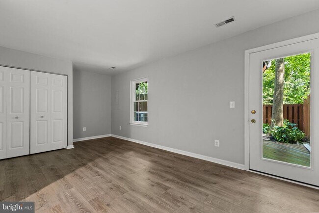 Building Photo - 106 Hackley Ct