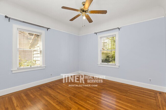 Building Photo - 842 42nd St