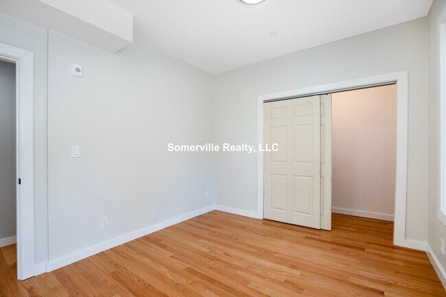 Building Photo - 3 BED 2 BATH IN ALLSTON AVAILABLE JAN 1st!!