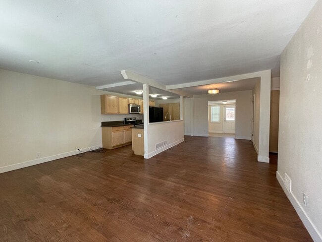 Building Photo - $0 DEPOSIT OPTION! 3 BED/2 BATH IN DELMAR PARKWAY