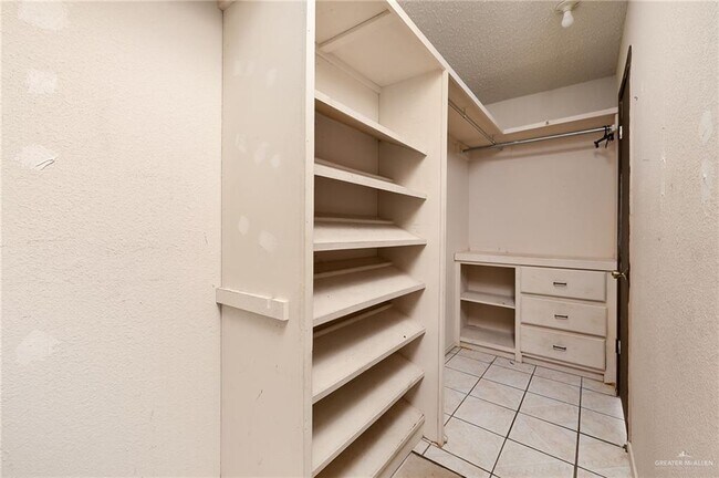 Building Photo - 14 W 26th St