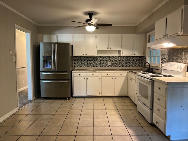 Building Photo - Beautiful Ranch Home In Raleigh, Available...