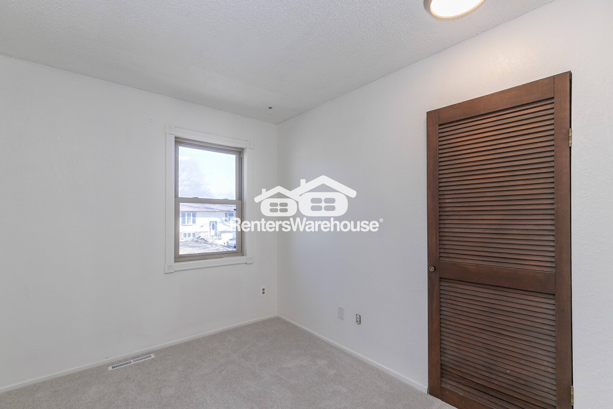 Building Photo - 203 Village Ln