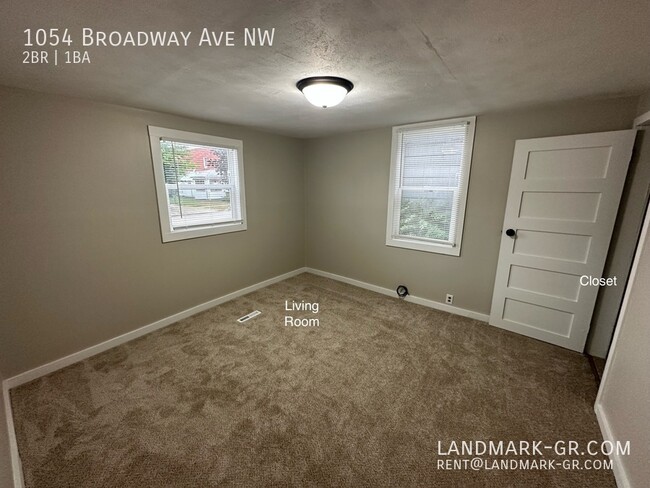 Building Photo - Updated 2-3 Bed, 1-Bath – First Month $1,0...