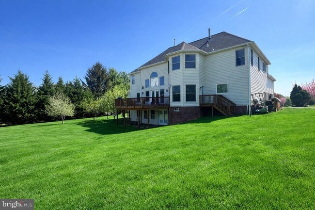 Building Photo - 13031-13012 12 Hills Rd