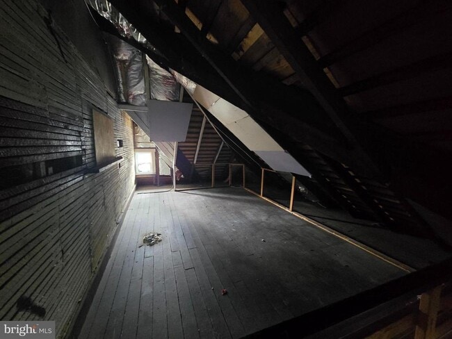 Building Photo - 106 Main St