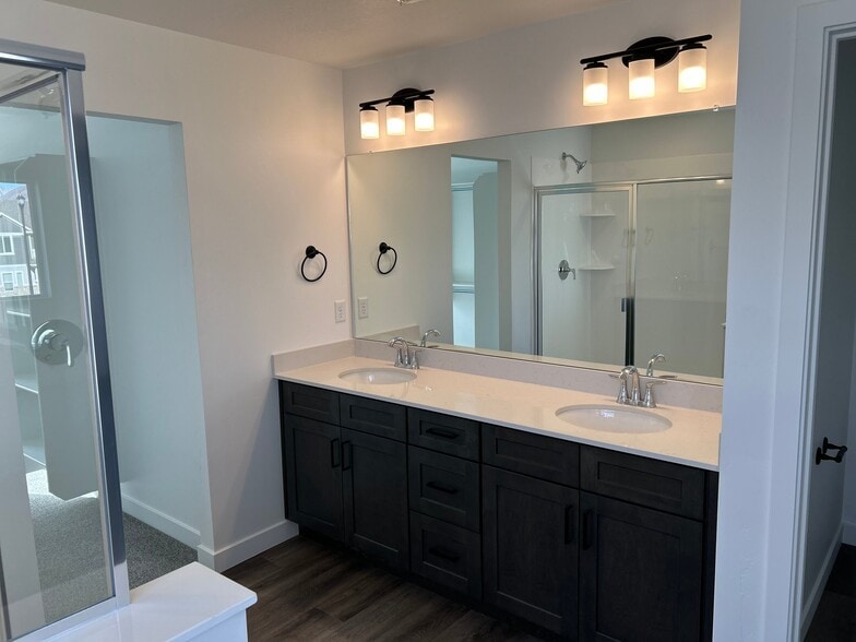 Building Photo - 708 N Plainsman Dr