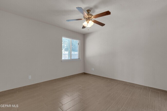 Building Photo - 803 Luisa St