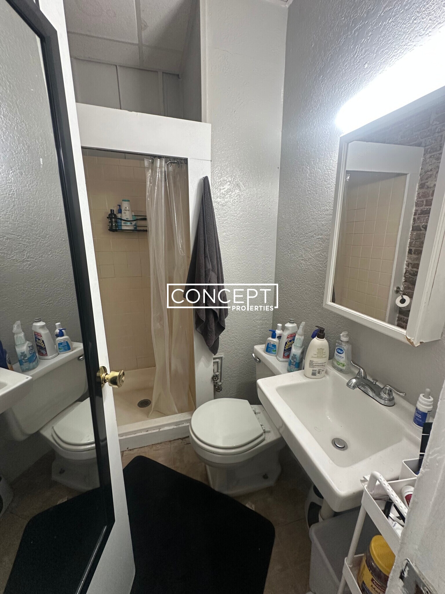 Building Photo - 40 Anderson St