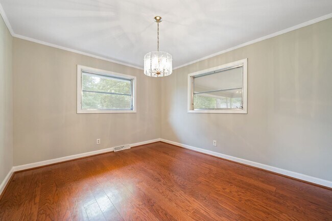 Building Photo - Beautiful 3-Bedroom Ranch Style Family Home with LARGE Fenced in Yard!