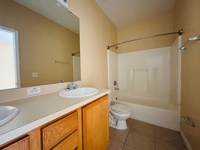 Building Photo - 1707 Retreat Cir