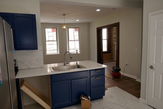 Common area kitchen - 875 Lexington Ave
