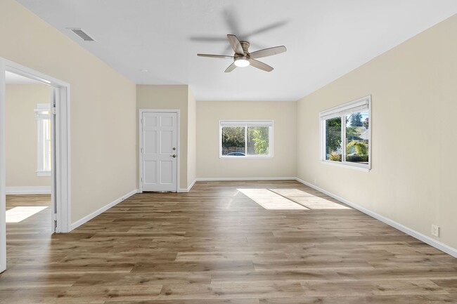 Building Photo - Welcoming 3-Bedroom, 1-Bath Single-Family Home