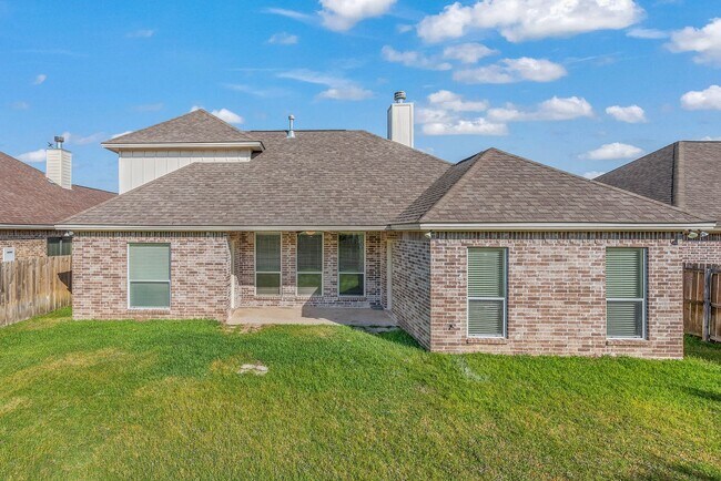 Building Photo - Available for September Move In! Spacious ...