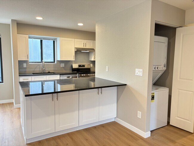 Building Photo - Completely Renovated 3 Bed 2 Bath Condo Downtown Pearl.  Brand New Interior!