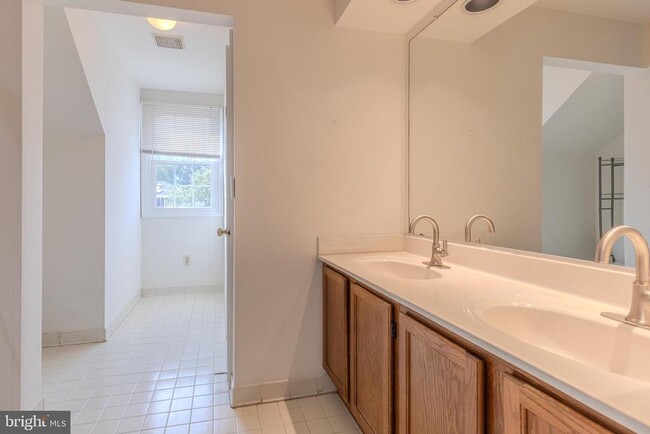 Building Photo - 3929 Sunflower Cir