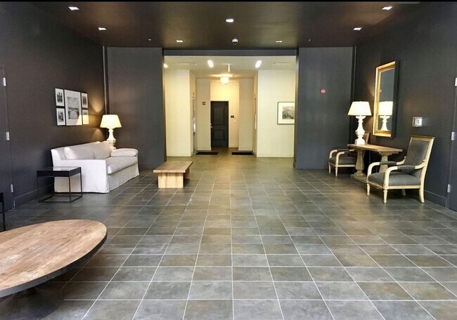 Building Photo - 300 Cathedral St