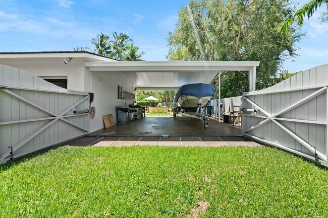 Building Photo - Stunning 4BR/3BA Pool Home with Outdoor Oa...