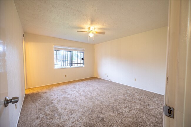 Building Photo - 14658 Flair Dr