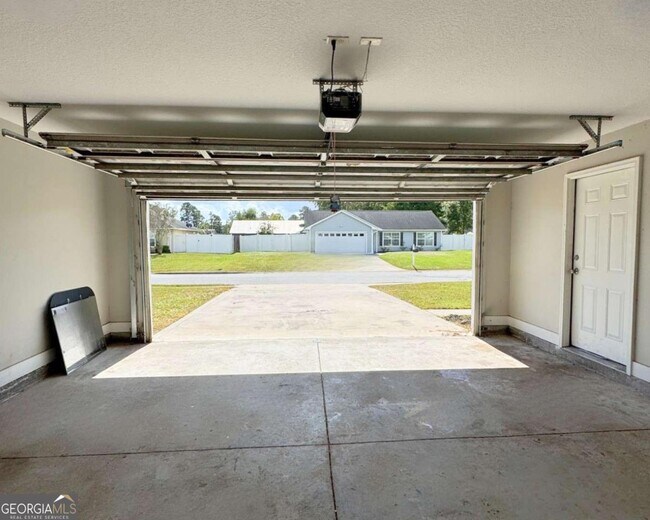 Building Photo - 104 Sugar Maple Way